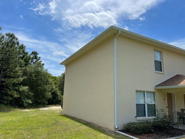 Building Photo - 2 Bedroom/2 1/2 Bathroom End Unit Apartment