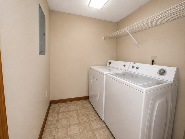 Building Photo - 429 Harper Ave
