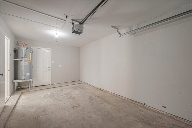 Building Photo - 3323 Beasley Ave