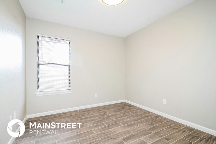 Building Photo - 9129 Apple Dr