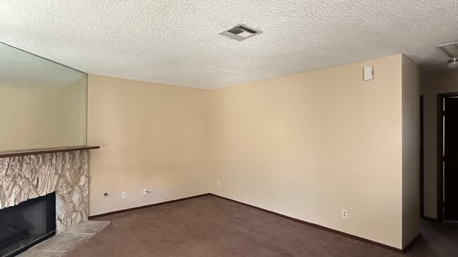 Building Photo - Beautiful & upscale 2 bedroom 2 bathrooms ...