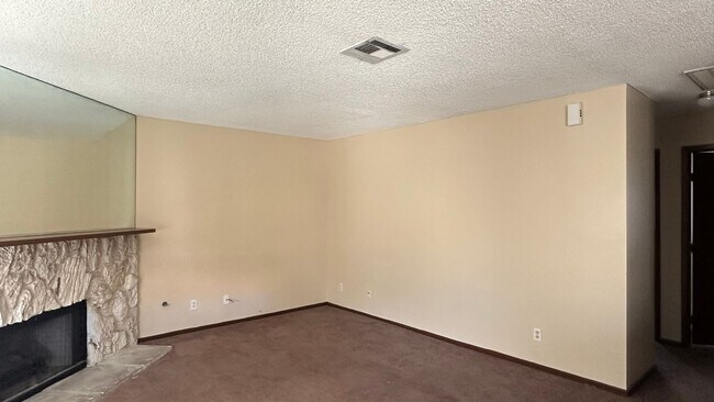 Building Photo - Beautiful & upscale 2 bedroom 2 bathrooms apartment Available for rent !!!