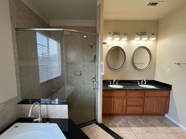 Building Photo - Upgraded and Beautiful Spacious 4 Bedroom ...