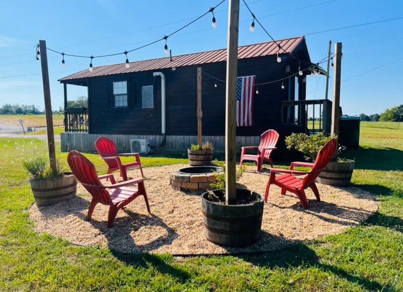 Building Photo - Karagan Cottage & Hudson's Boat House