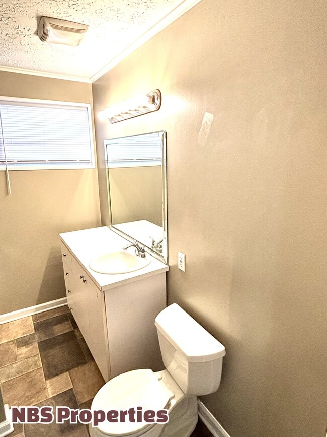 Building Photo - 2212 Harvey St