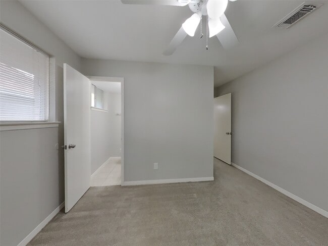 Building Photo - 6422 French Chateau Dr