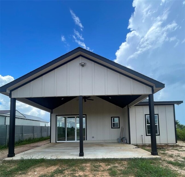Building Photo - 1610 Rd 5729
