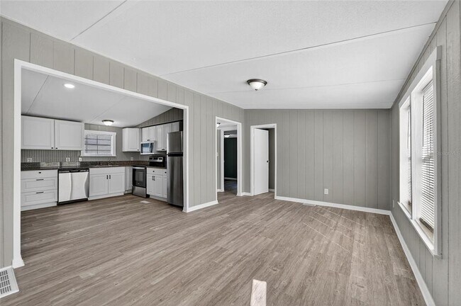 Building Photo - 39256 Lizabeth Cir