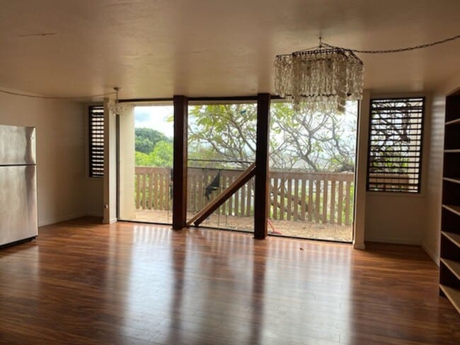 Building Photo - Breezy Fresh, Freshly Renovated 2/1 at Makaha Valley Plantation