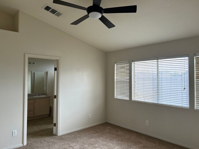 Building Photo - Charming 3-Bedroom Single-Story Corner Home in Northwest Las Vegas For Rent!