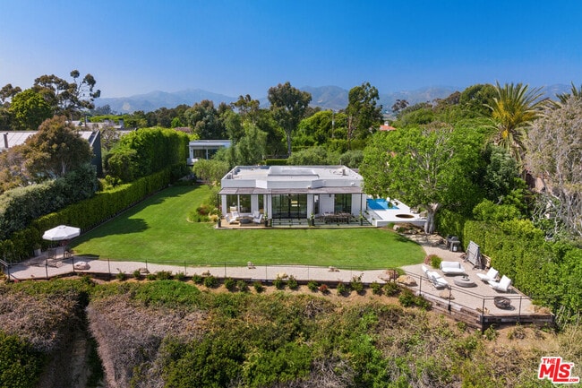 Building Photo - 28926 Cliffside Dr