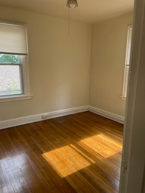 Building Photo - 2122 Slane Ave