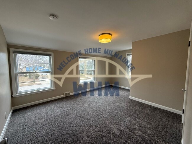 Building Photo - 6225 N Lydell Ave