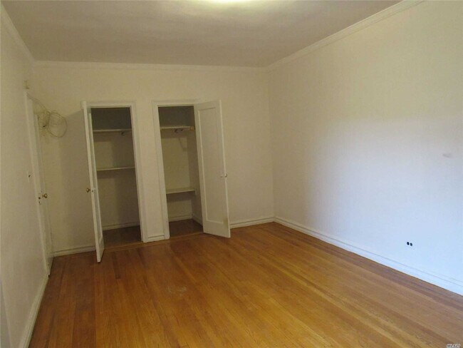 Building Photo - 111-45 76th Dr