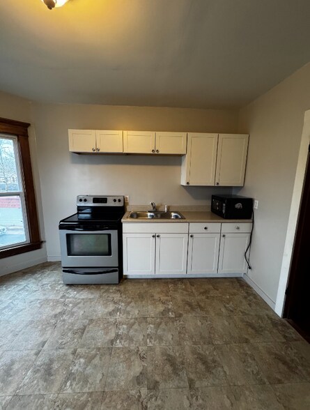 Building Photo - 311-1/2 S Main St