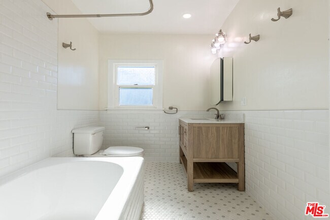 Building Photo - 1526 Myra Ave