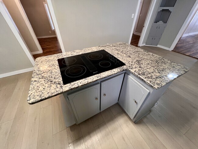 Building Photo - 5638 Curzon Ave