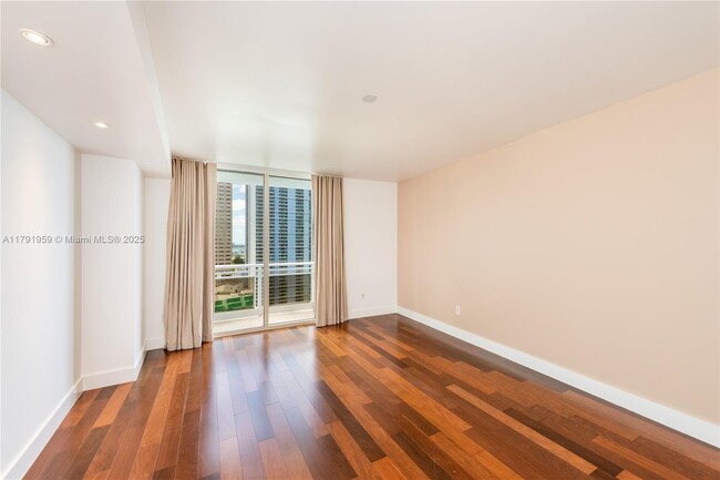 Building Photo - 901 Brickell Key Blvd