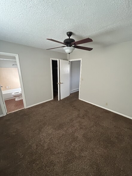 Building Photo - 276 White Bridge Pike