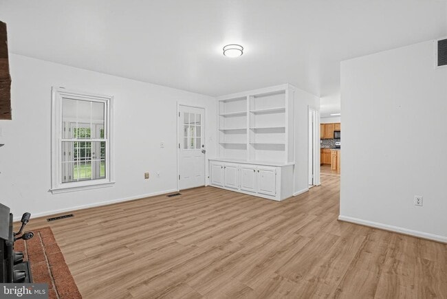 Building Photo - 6401 Wolf Run Hunt Ct