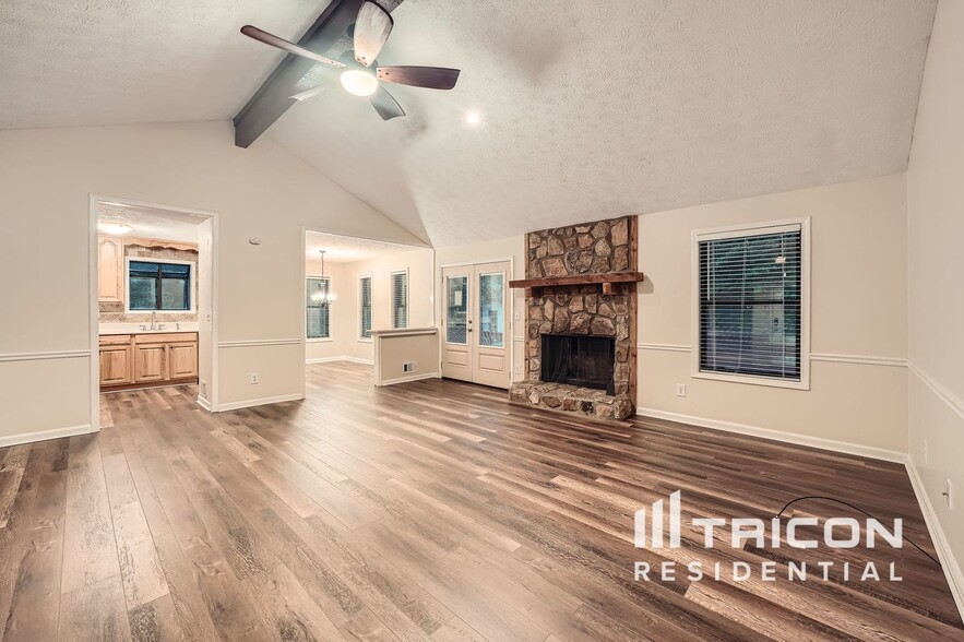 Building Photo - 136 Bramble Oak Dr