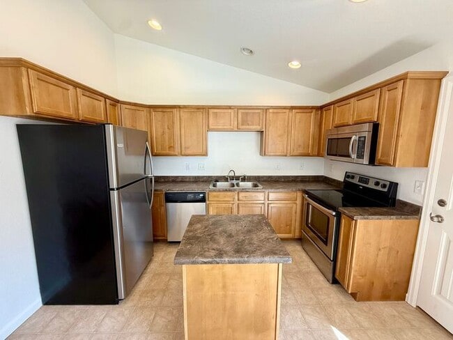 Building Photo - Well Maintained 4 Bed, 3 Bath Home in Anderson Farm!