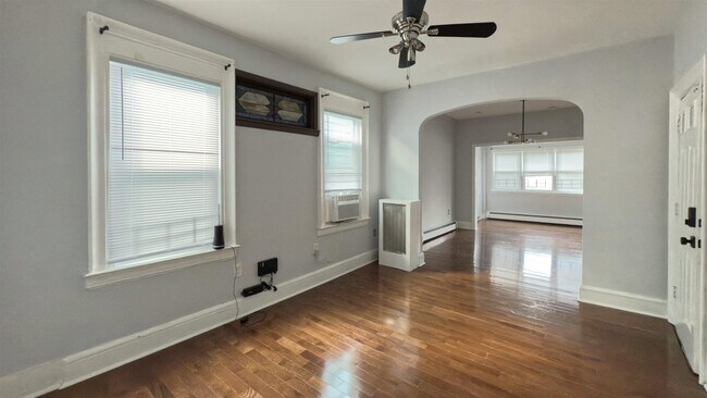 Building Photo - 273 WOODLAWN Ave