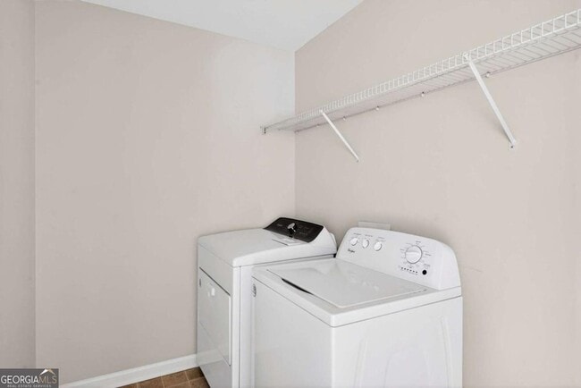 Building Photo - 438 Tioram Ln SE