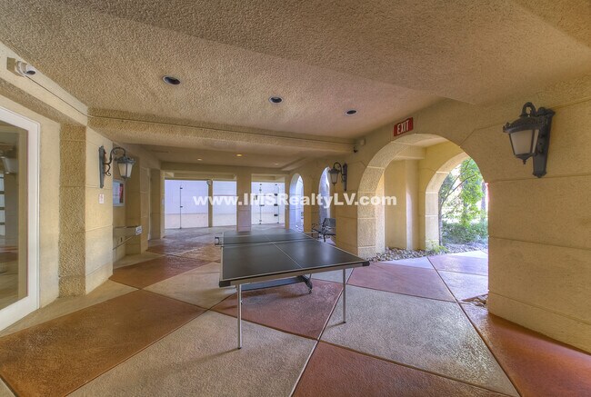 Building Photo - 260 E Flamingo Rd