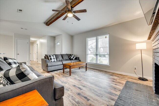 Building Photo - "Fully Furnished Charming 3-Bedroom Home i...