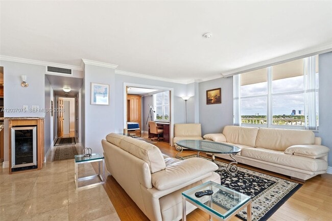 Building Photo - 1 Las Olas Cir