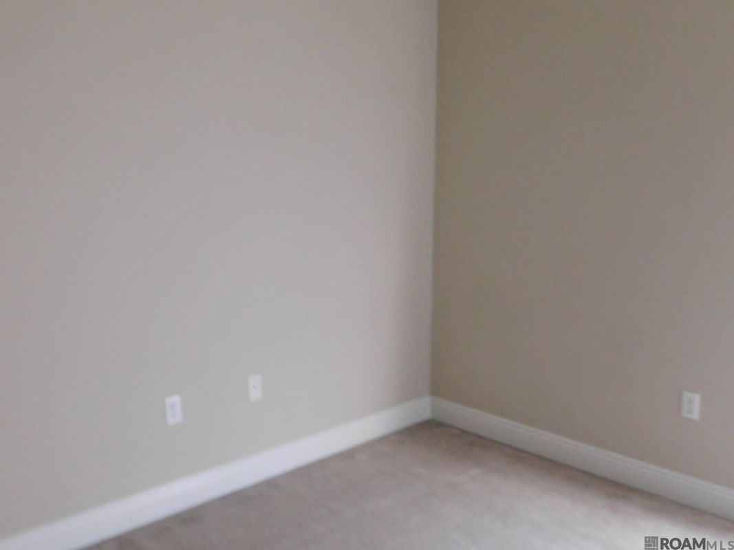 Building Photo - 11182 River Highlands Dr