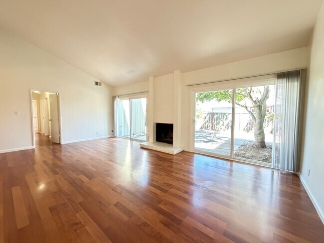 Building Photo - 3555 Magnolia Dr