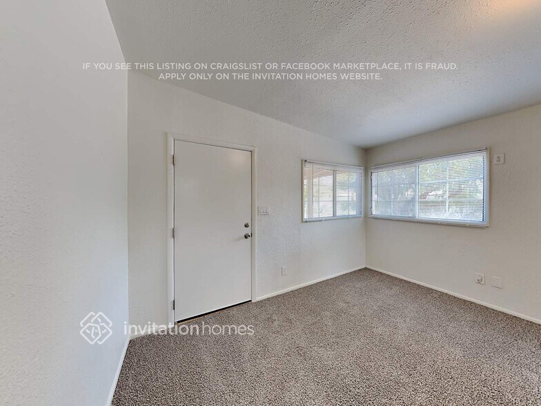 Building Photo - 1448 E 2nd St