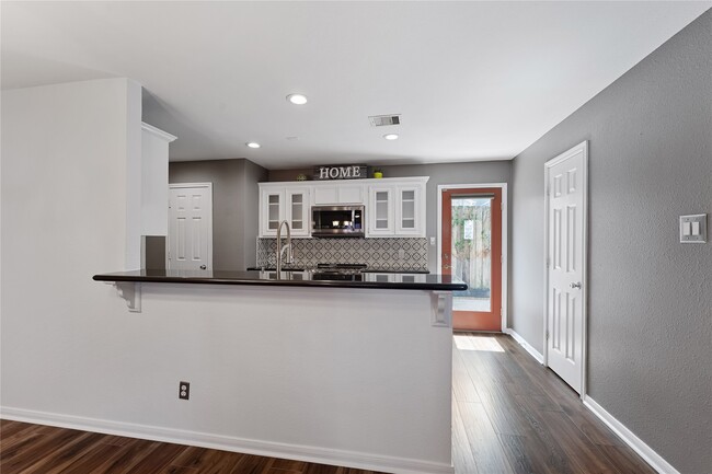 Building Photo - 2623 Woodridge Cove Dr