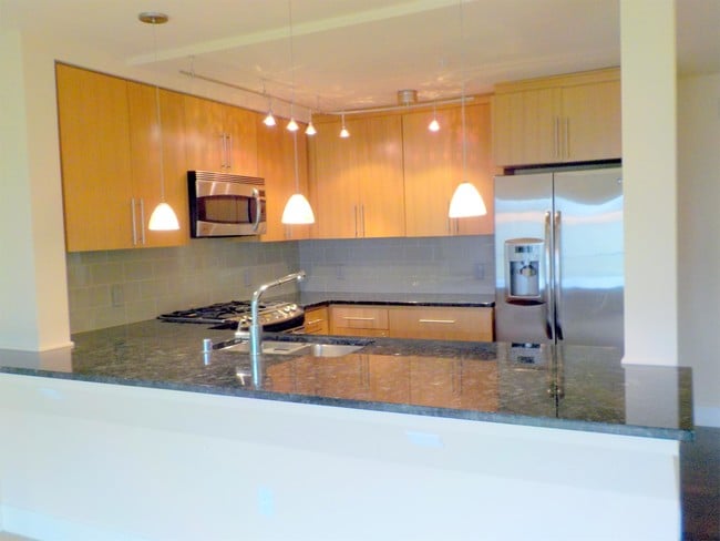 Building Photo - 511 100th Ave NE