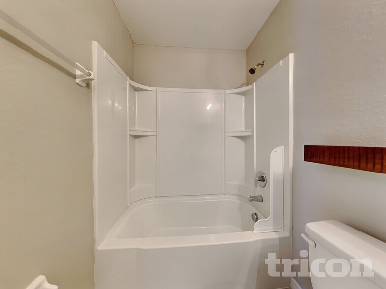 Building Photo - 3140 Kiwi Ave