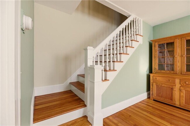 Building Photo - 7 Warner Pl