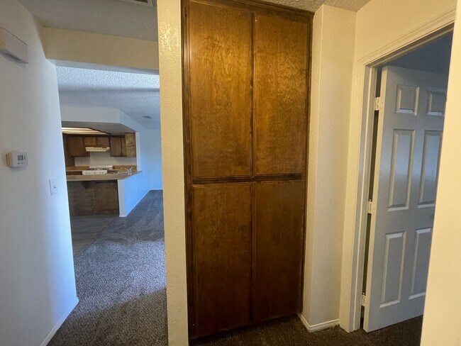 Building Photo - 0484