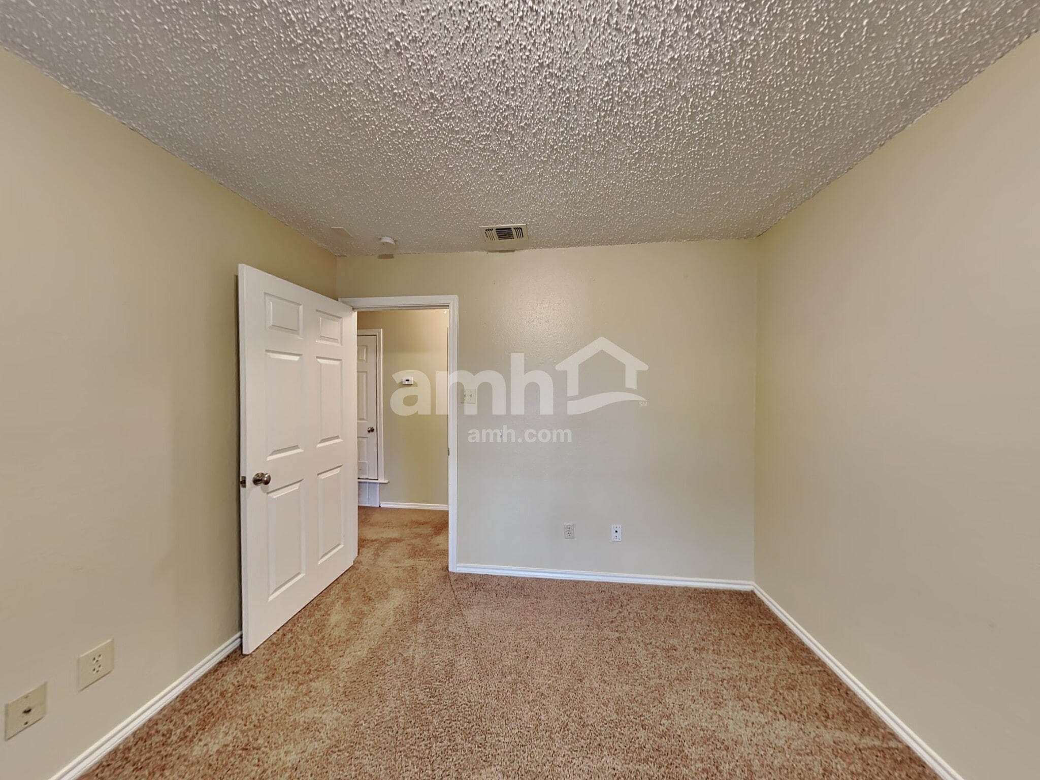 Building Photo - 105 S Winding Oaks Dr