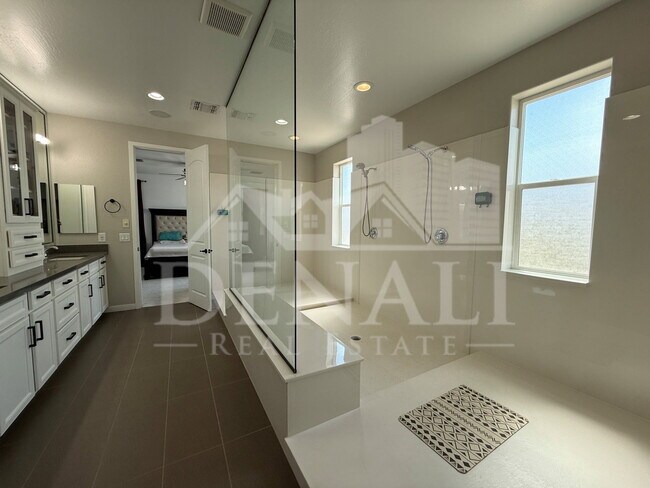Building Photo - 1729 W Myrna Ln