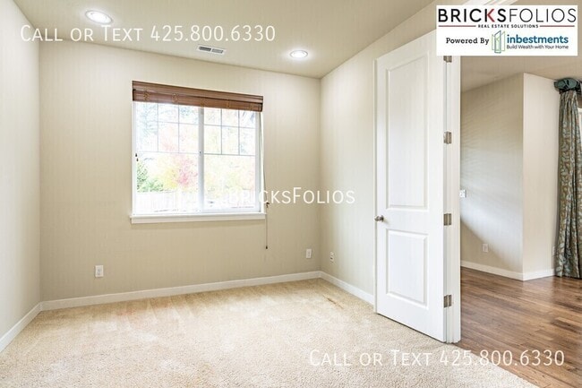 Building Photo - 10251 Eastridge Dr NE