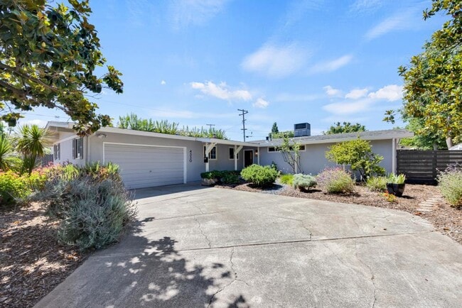 Building Photo - 4330 Baywood Way