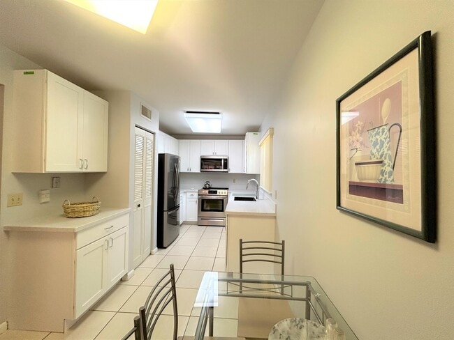 Building Photo - 3101 Lucerne Park Dr