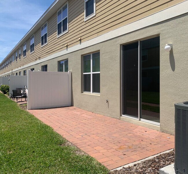 Building Photo - MOVE IN SPECIAL- 4/2.5 Energy Efficient Townhome in St. Cloud