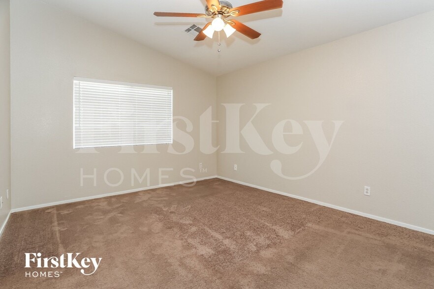 Building Photo - 718 Azure Banks Ave