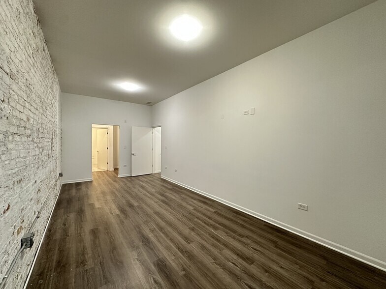 Building Photo - 2550 S Wabash Ave