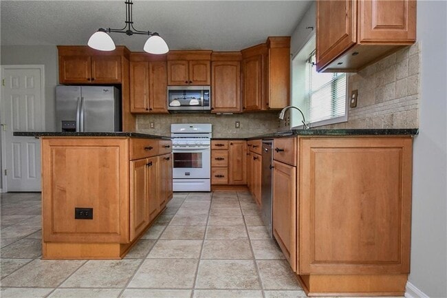 Building Photo - 11765 Carriage Park Ln