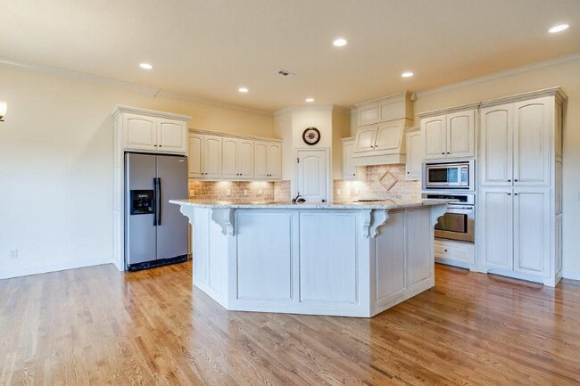 Building Photo - 5703 W Murfield Dr