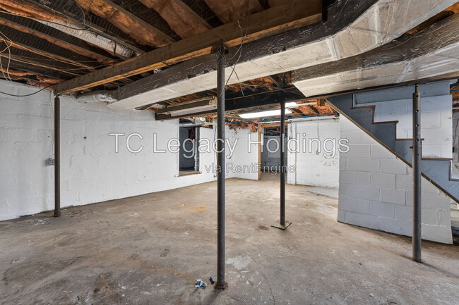 Building Photo - 200 Reeves Ave